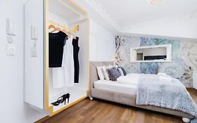 Modern Studio Wegierska Cracow by Renters